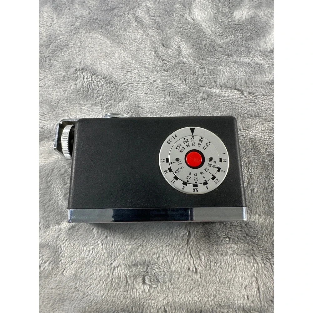 National Minitop PE-20 Electronic Flash Unit Vintage Camera Accessory with Case